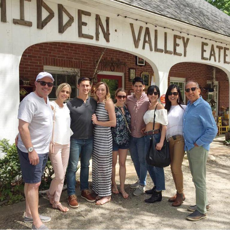 The Ursini-Espinoza introduction in NY/CT for Mariale's graduation. The first of many fun trips together!
La primera vez que los papas se conocieron fue en NY para celebrar la graduación de Mariale.