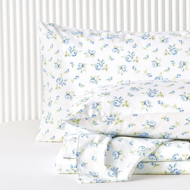 Wake In Cloud - Floral Bed Sheets, 4-Piece Sheet Set, Shabby Chic Flower Rose Pattern Printed Coquette Cottagecore Vintage Aesthetic Bedding, Deep Pocket, White Blue, Queen Size