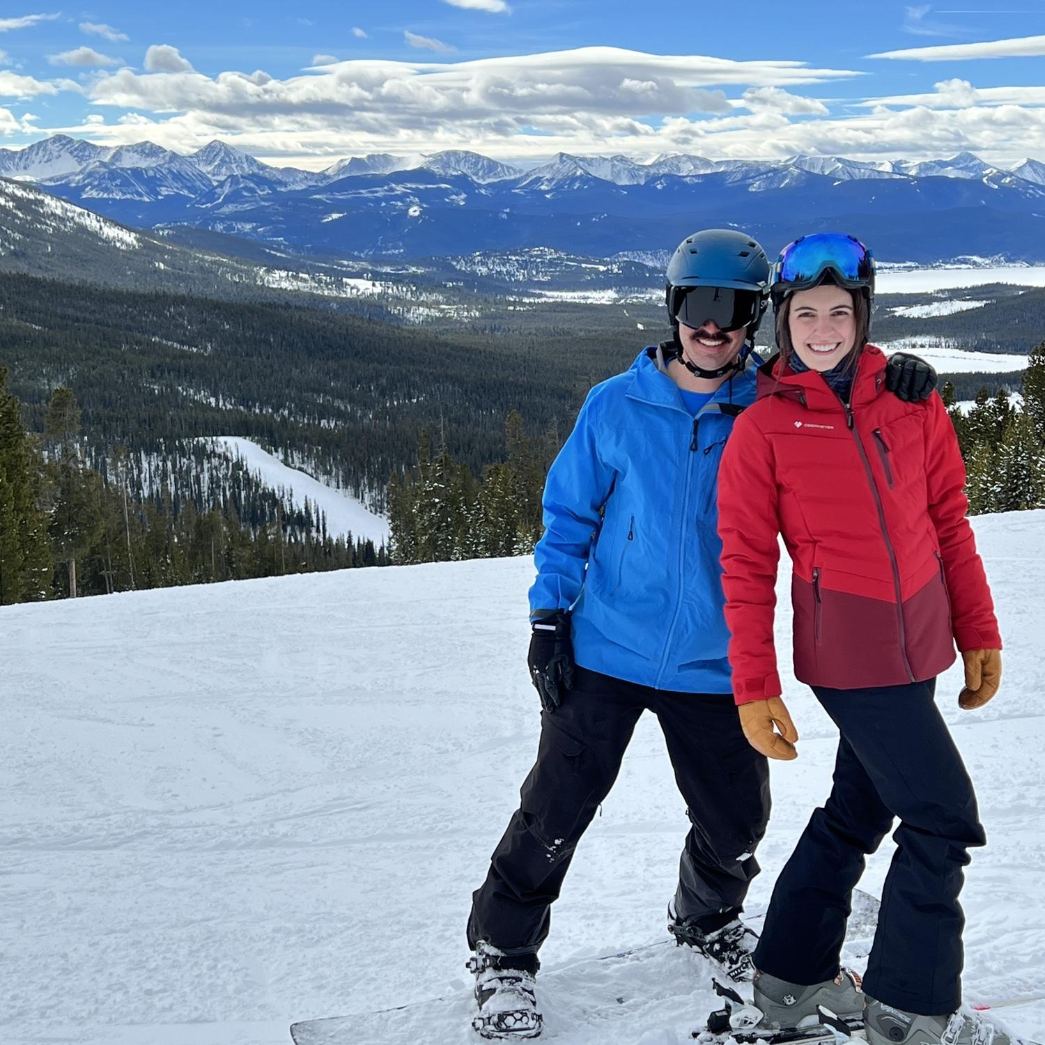 Skiing/snowboarding, our favorite winter activity ❄️