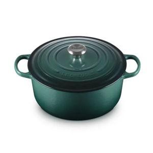 7.25 qt Round Dutch Oven in color Artichaut