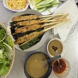 Nem Lụi Đươc Chợ Hàn (Roasted Pork Skewers and Betel Leaf Beef)