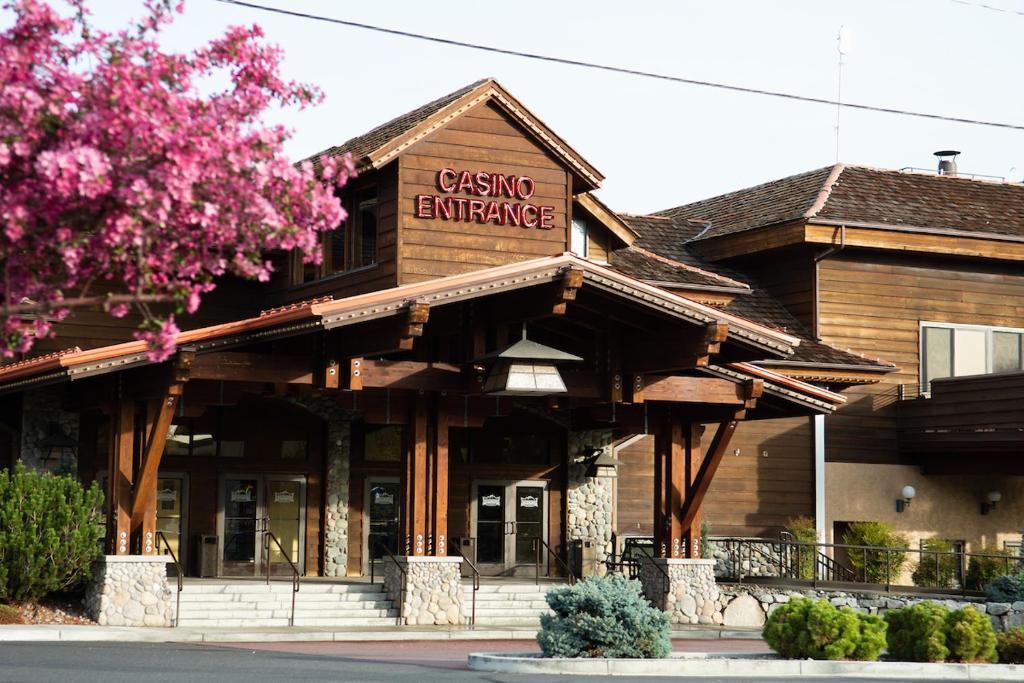 The Wedding Website of Christina Chin and Kevin Clark