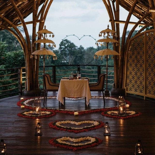 Honeymoon Romantic Dinner at Puspaka Chapel