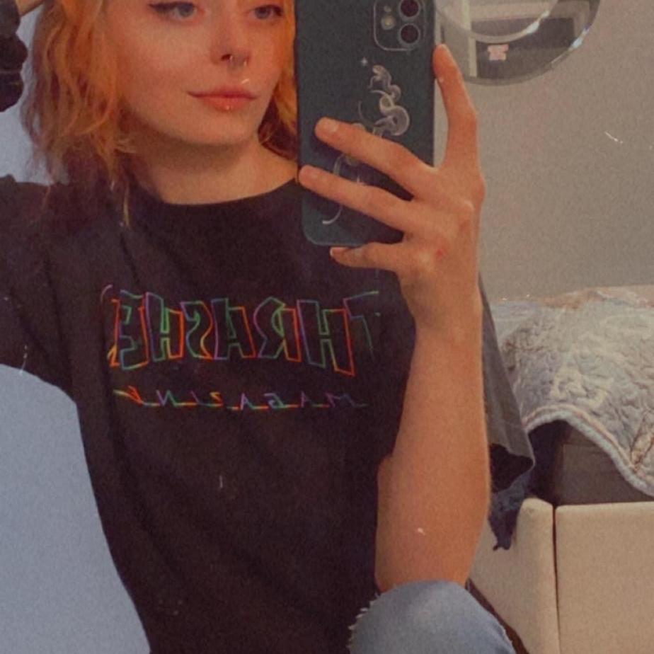 Bridesmaid, Della Dock