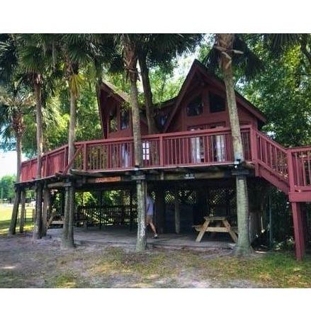 The treehouse party place!