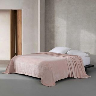Core Plush Blanket