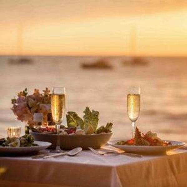 Romantic Dinners on Honeymoon