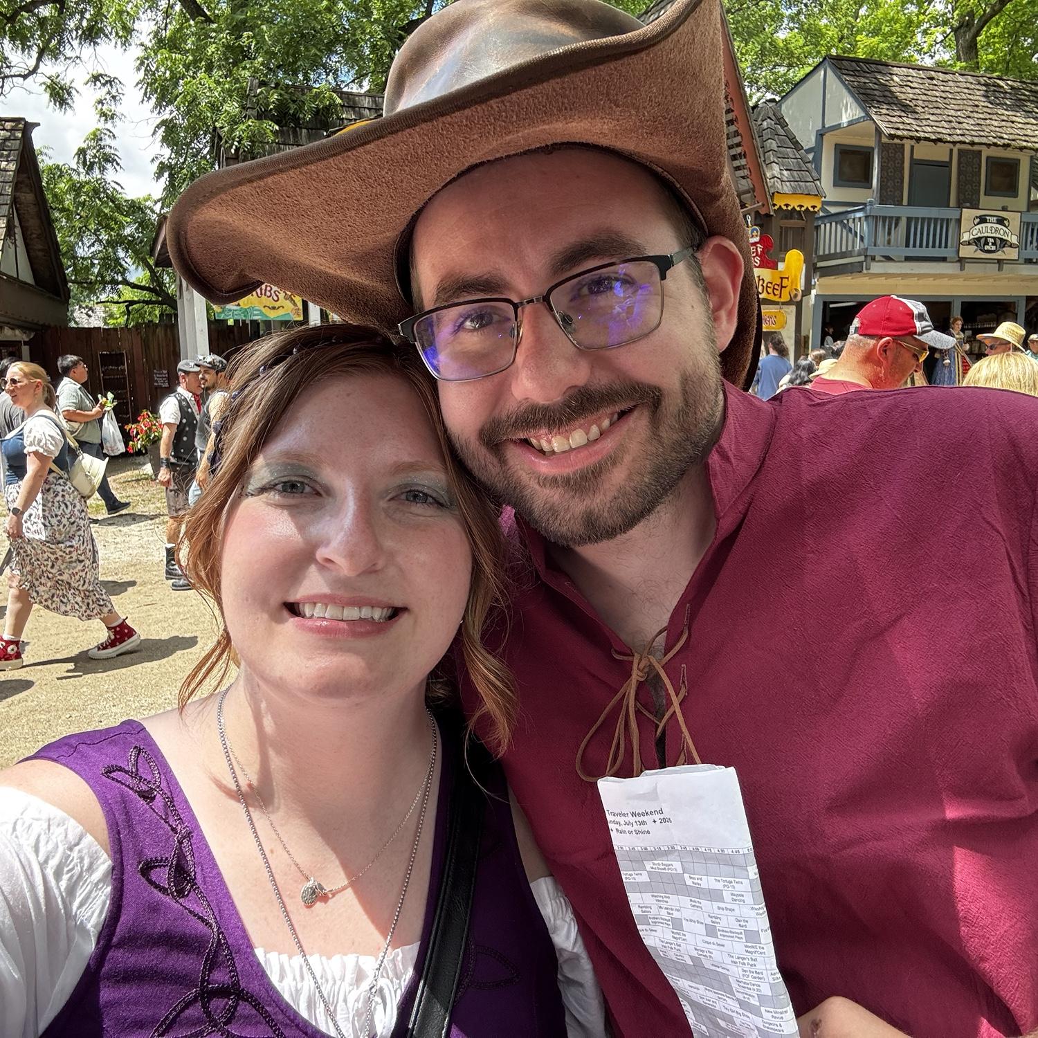 A wench and her pirate ❤️