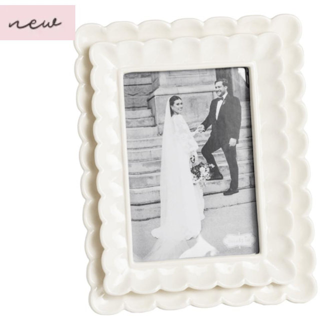 Large Scalloped Frame