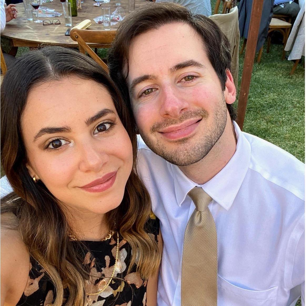 Dressed up celebrating our friends wedding day | Arreglados celebrando la boda de nuestros amigos