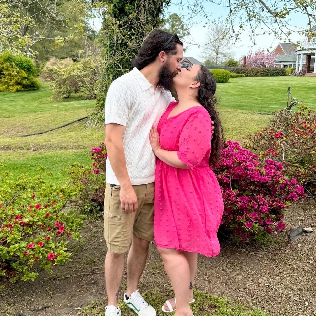 Sneaking off to take pictures at a chili cook off and wine festival.