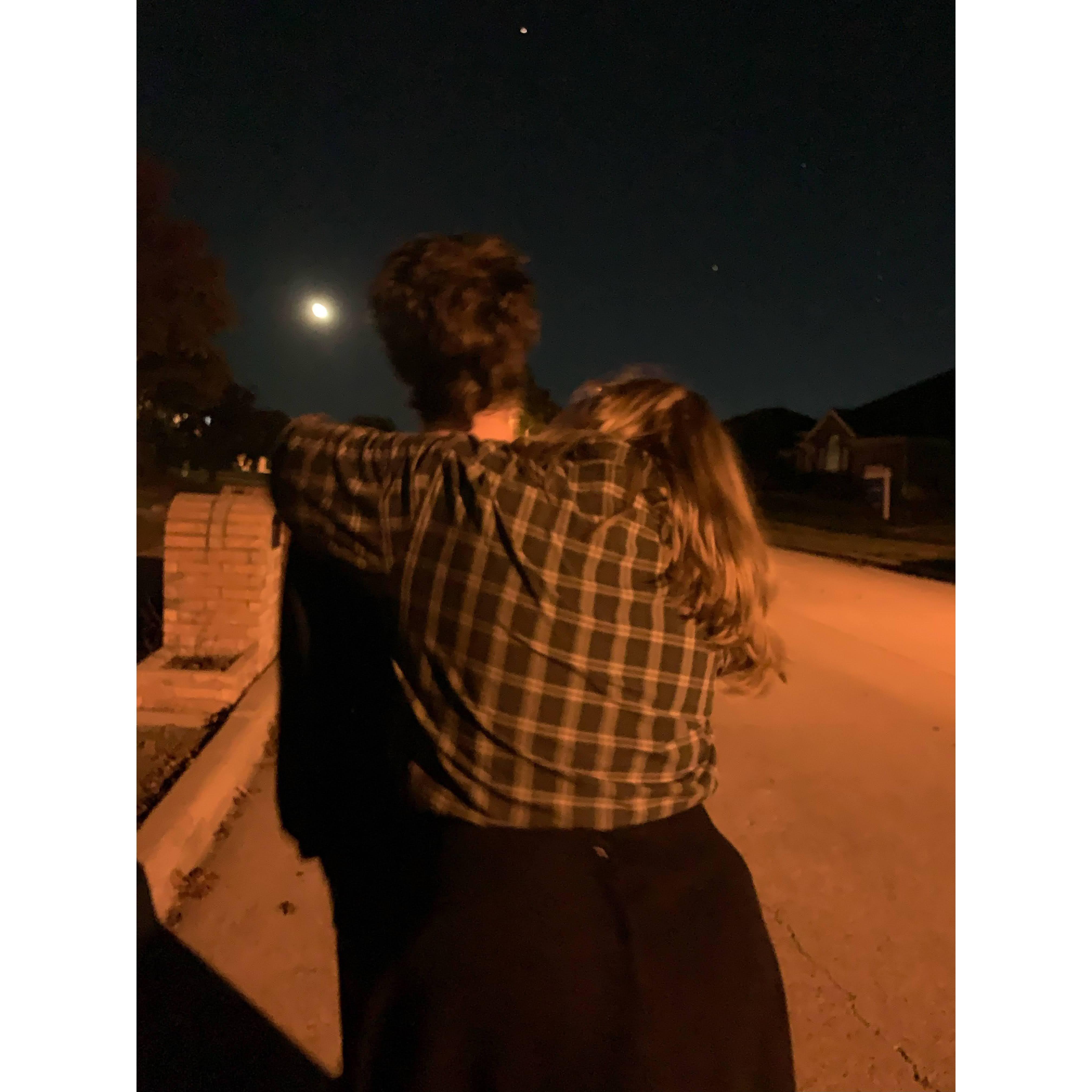 Stargazing is one of our favorite dates.