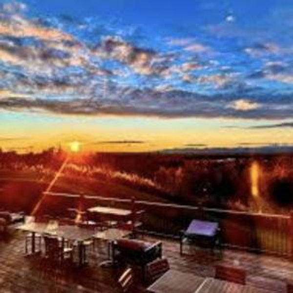 🌄 Sunset Dinner with Mountain Views