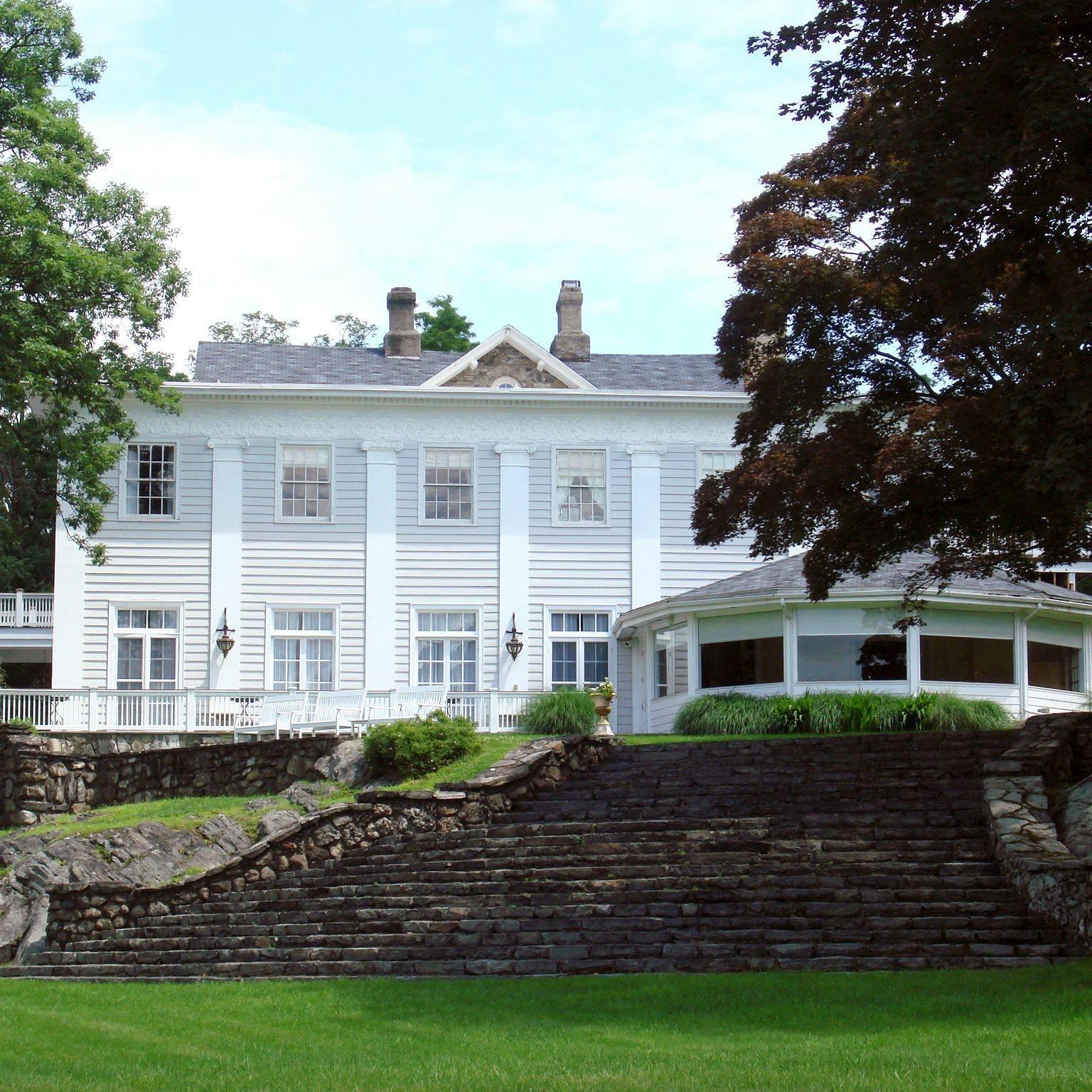 The Wedding Website of Alexandra Green and Elijah Stevenson