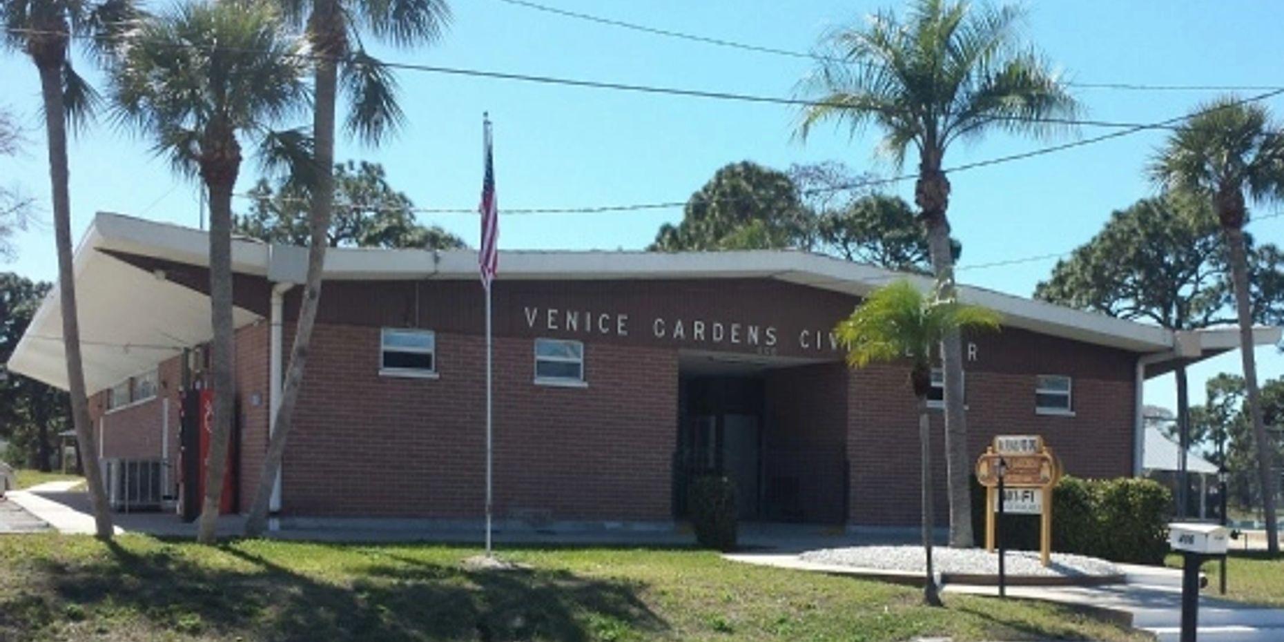 The Wedding Website of Anna Munholand and Tristan Dennis