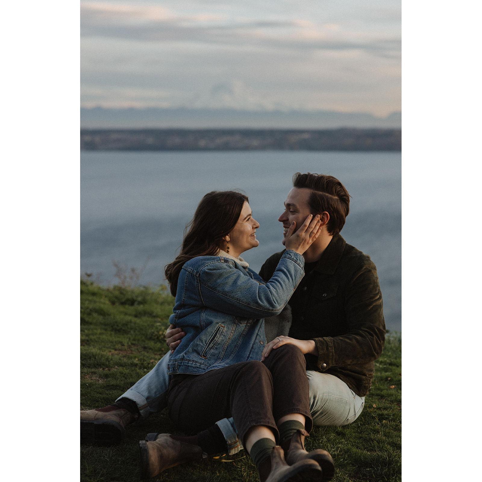 Engagement photos by In the Alpenglow on Vashon Island outside of Tacoma, Wahington in the fall of 2023.