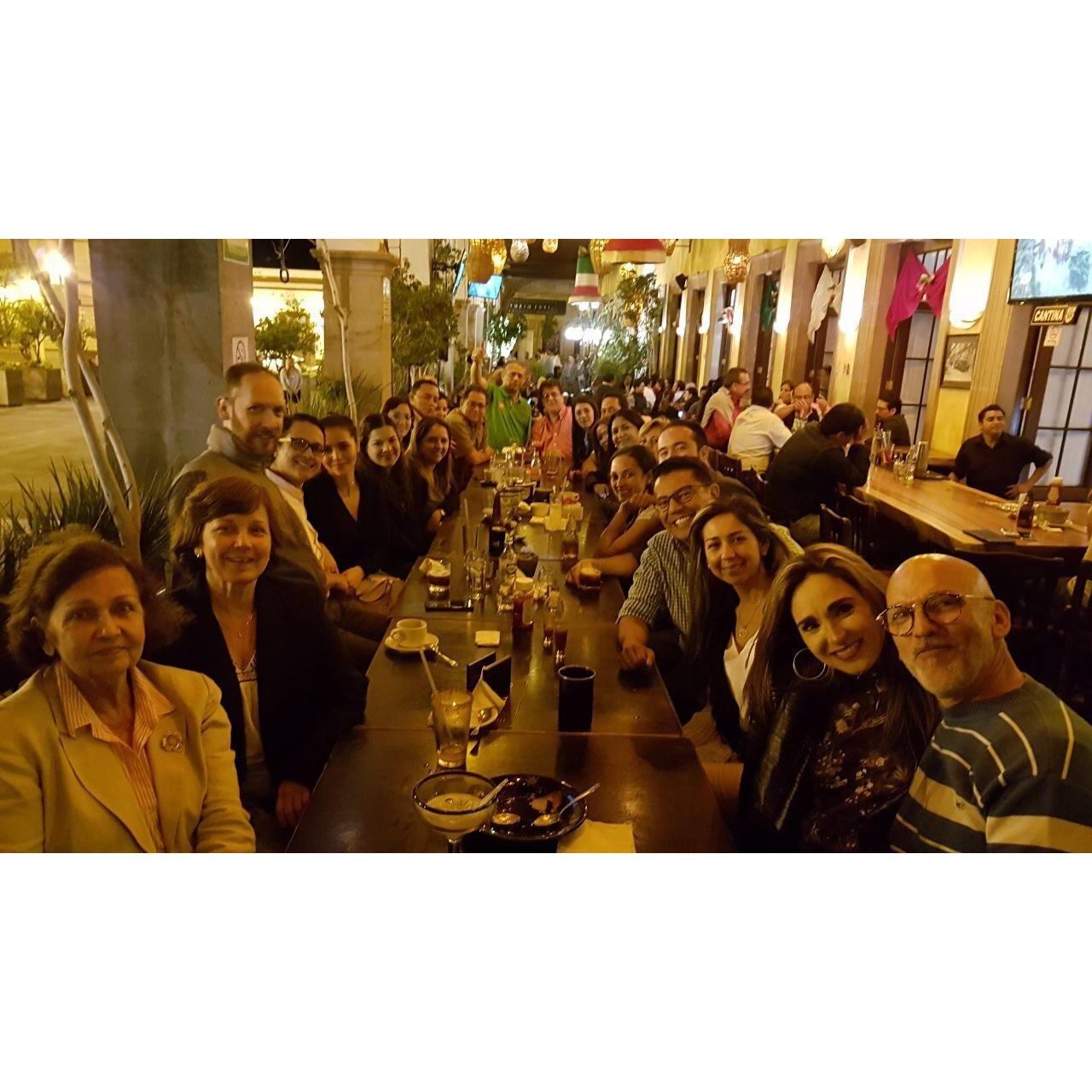 De fiesta con todos mis colegas en Querétaro y de allí de gira por San Miguel de Allende y Guanajuato con mi señora madre Cristina y mi hermana Silvia.