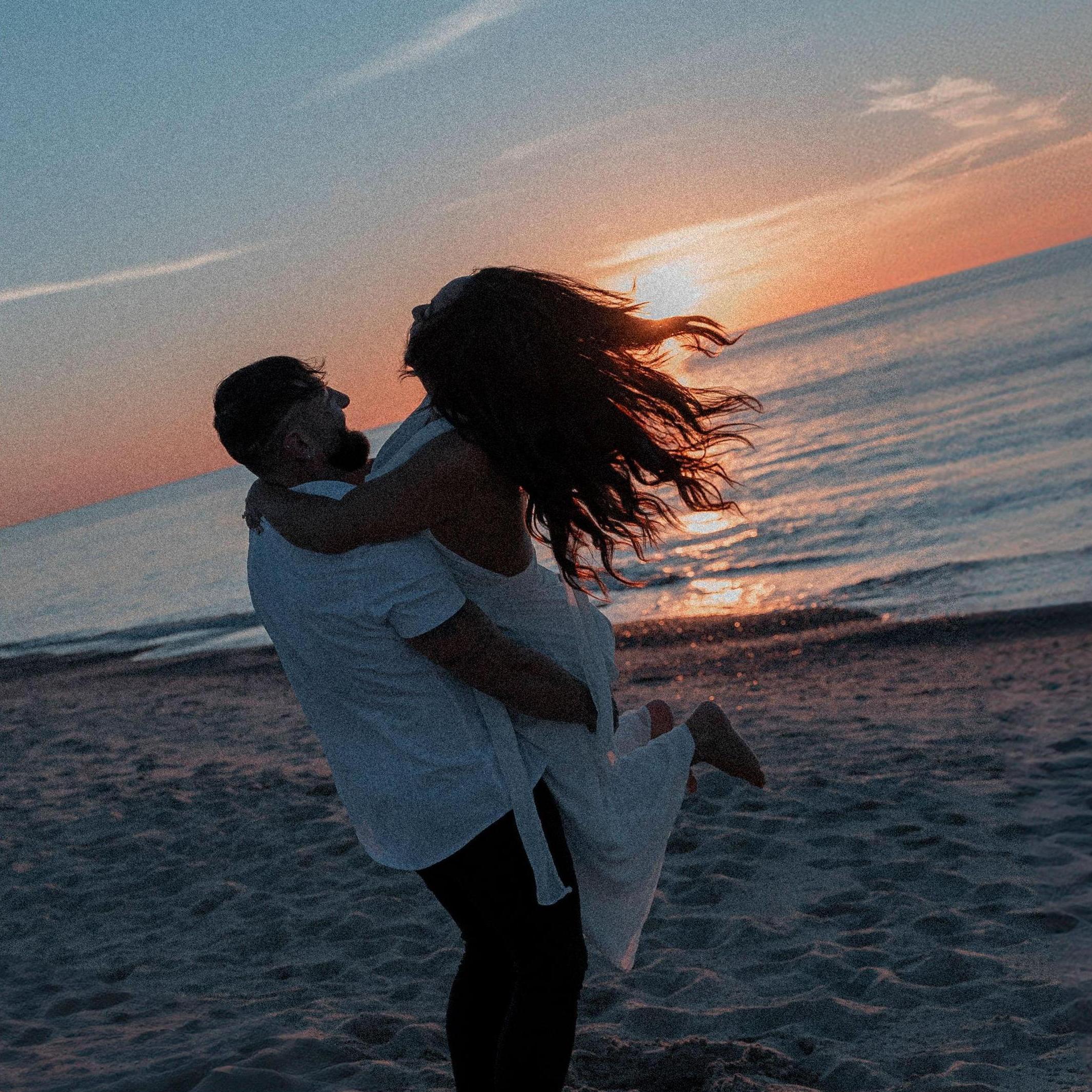 "Love is magic that transforms the ordinary into the extraordinary." Dana Rendon