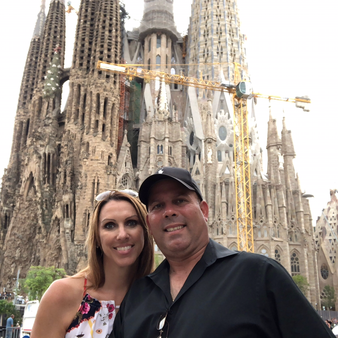 Standing in front of La Sagrada Familia in Barcelona/Frente a La Sagrada Familia en Barcelona
