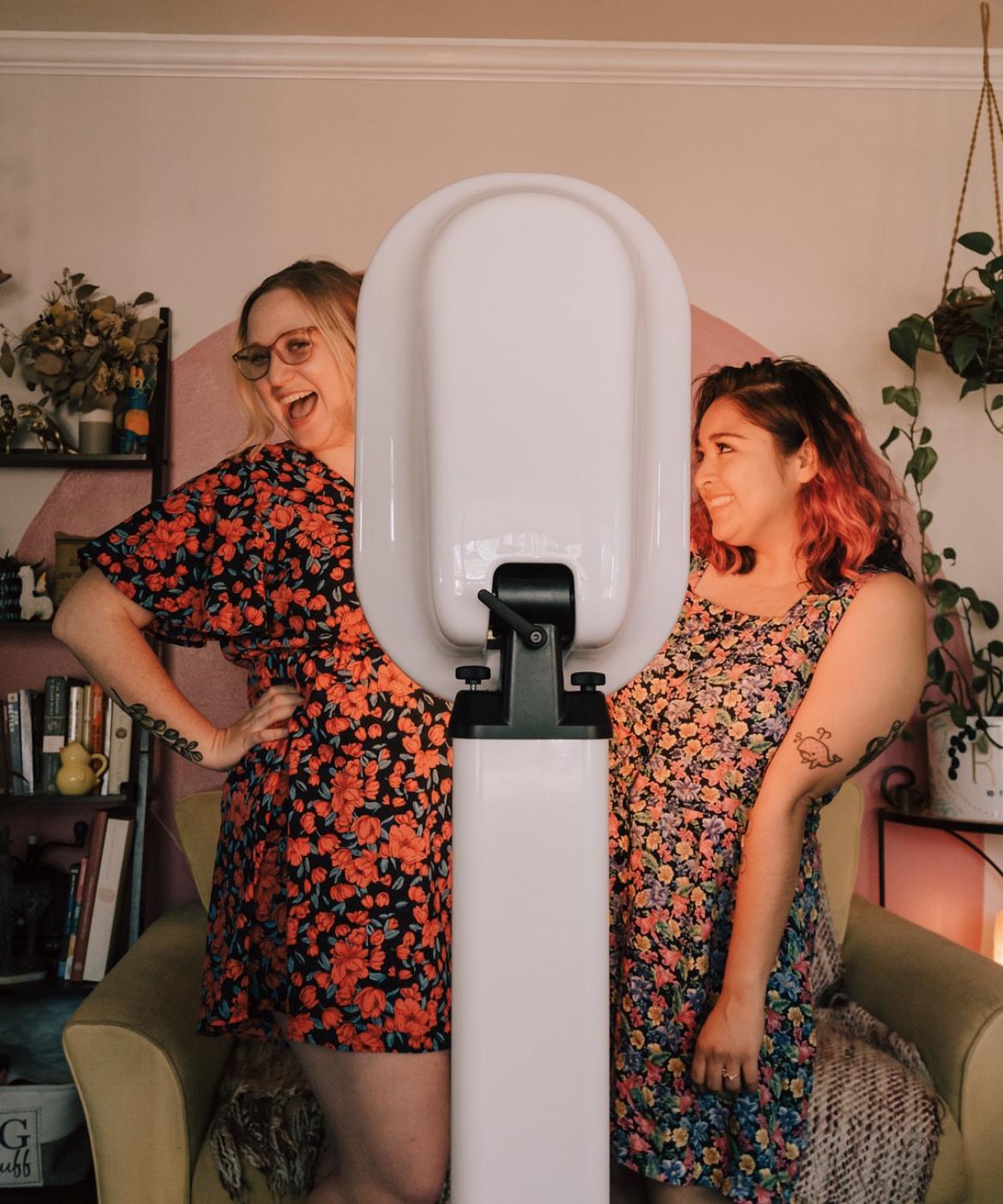 PHOTO/VIDEO BOOTH
Booth, Please