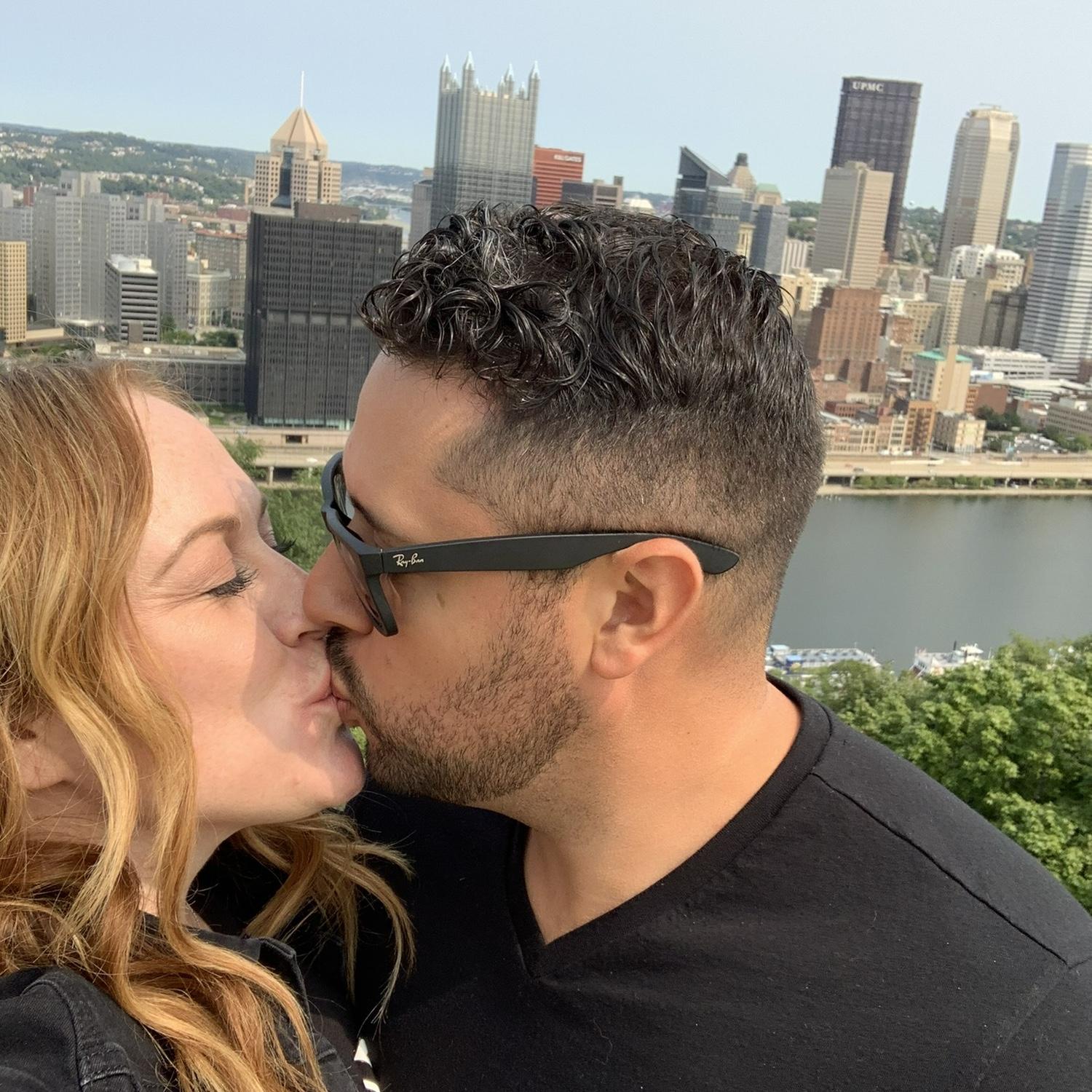 Atop Mt. Washington to view Pittsburgh’s famous skyline 🖤💛