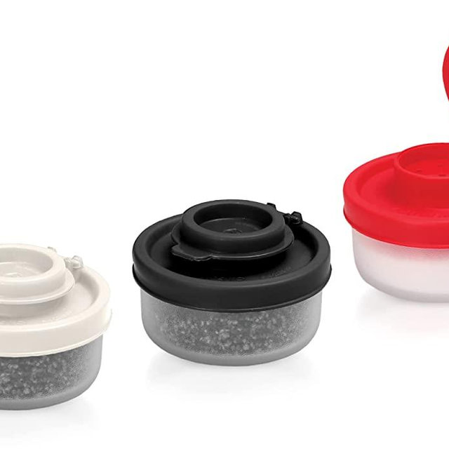 Salt and Pepper Shakers Moisture Proof Mini Salt Shaker to go Camping Picnic Outdoors Kitchen Lunch Boxes Travel Spice Set Clear with colored lids Plastic Airtight Spice Jar Dispenser (Small, 3 pack)