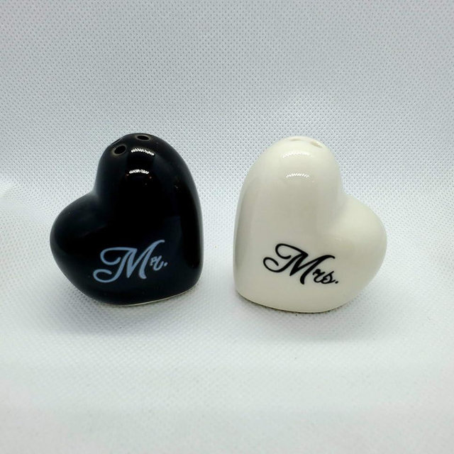 Generic Mr. & Mrs. Ceramic Heart Salt & Pepper Shakers Set Wedding Favor Gift White