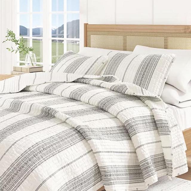 Farmhouse Stripe Microfiber Quilt Set With Shams -KING