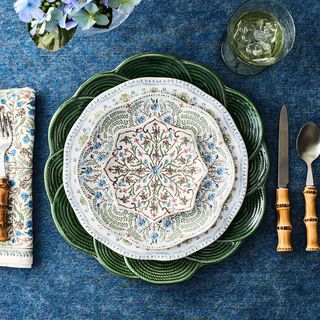 Villa Seville Scalloped Side/Cocktail Plate, Set of 4