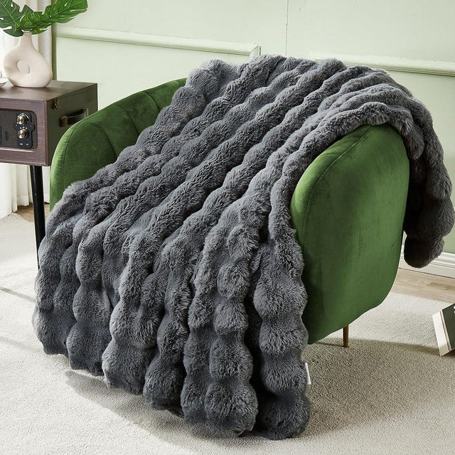 DREAMNINE Extra Soft Fuzzy Faux Rabbit Fur Throw Blanket for Couch Bed 50" x 60", Reversible Long Shaggy Thick Warm Fluffy Blanket for Winter, Decorative Gray Cozy Plush Cute Bubble Furry Blanket,Grey