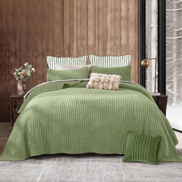 SHALALA Velvet Quilt King Size,Vertical Striped Bedding Set,Lightweight Velvet Comforter,Luxurious Cozy Bedspread and Coverlet with Soft Brushed Microfiber(Sage Green,King)