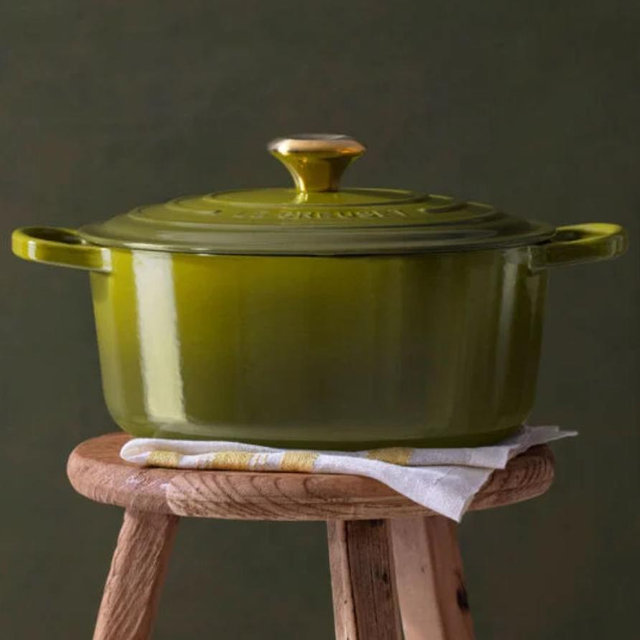 Signature Round Dutch Oven