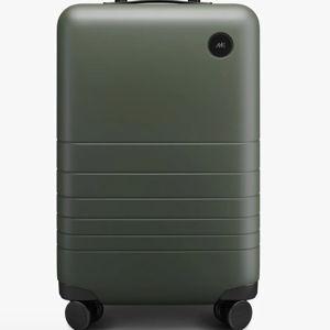 Monos Carry-on