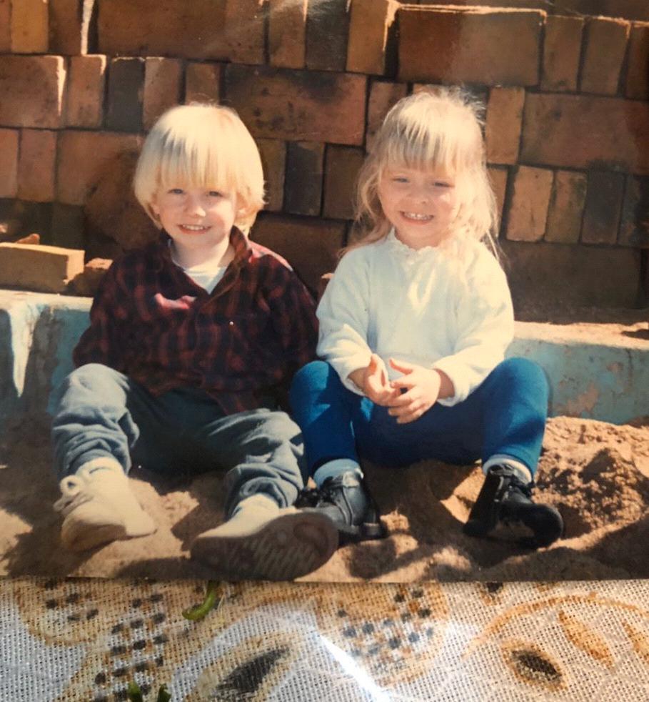 Nico repping the best bowl cut of the nineties!