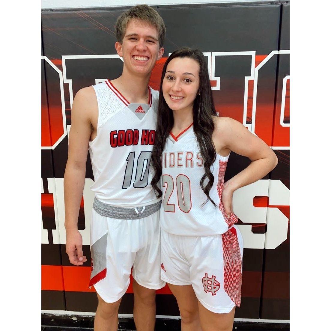 Senior and Junior year basketball pictures! November 2, 2021