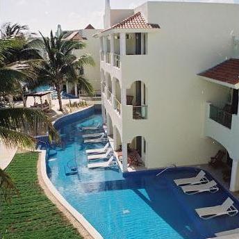 The lazy river in front of the swim out suites.