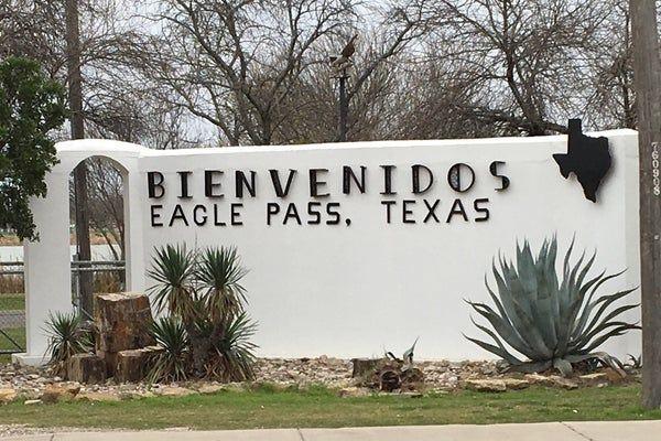 The Wedding Website of Lily Alvarez and Oscar Flores