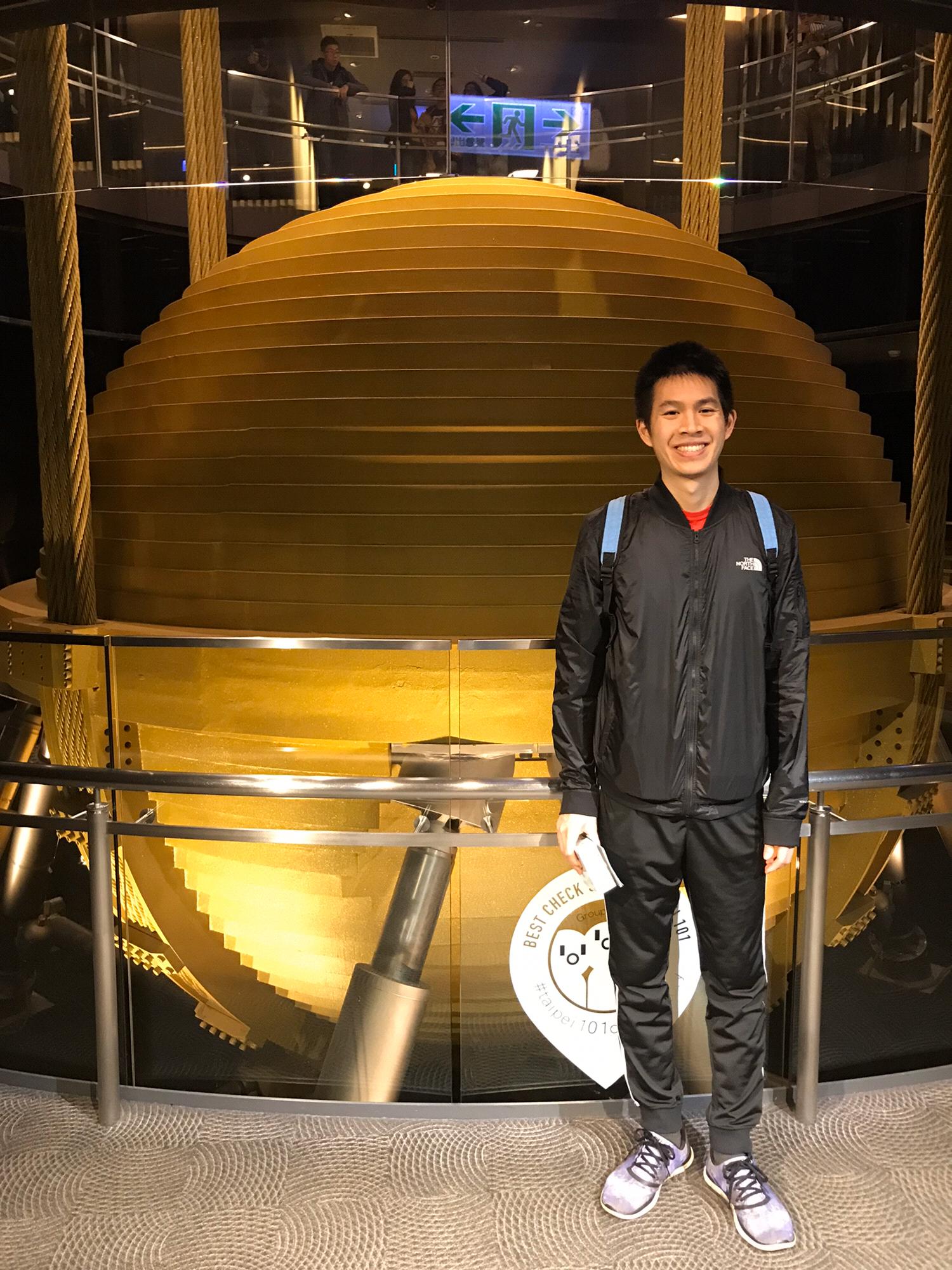 Taipei, Taiwan // tuned mass damper inside Taipei 101