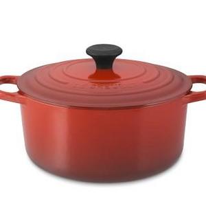 Le Creuset Signature Cast-Iron Round Dutch Oven, 7 1/4-Qt., Red