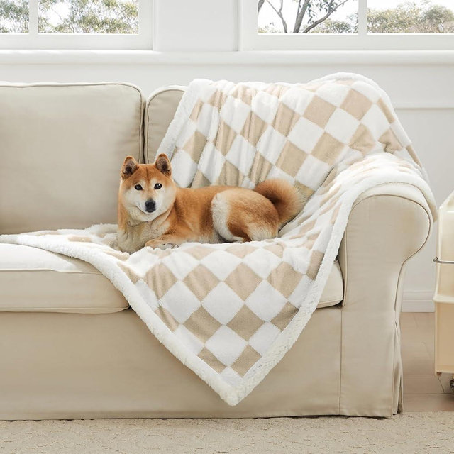 Ohocut Checkered Dog Blanket, Beige Khaki Jacquard Sherpa Blankets for Small Dog and Cats, Cute Aesthetic Style Fluffy Fleece Pets Blanket for Couch Protection Washable, 25"x35"
