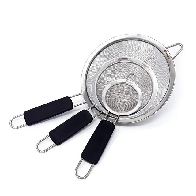 Makerstep Stainless Steel Fine Mesh Strainers. Set of 3 Graduated Sizes Strainer Wire Sieve with Insulated Handle for Kitchen, Cooking, Food Preparation. Premium Stainless Steel, Lightweight