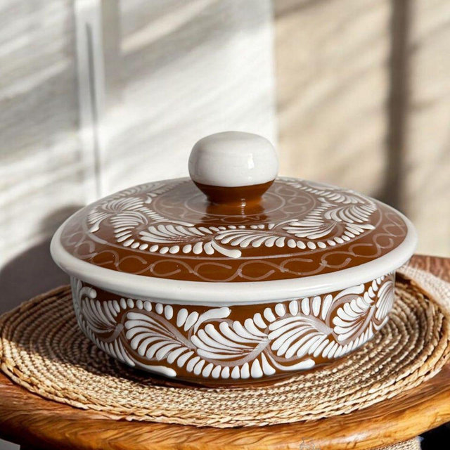 Talavera tortilla maker "Soul of clay"