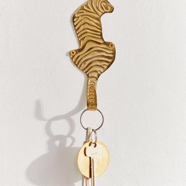 Tiger Cutout Hook