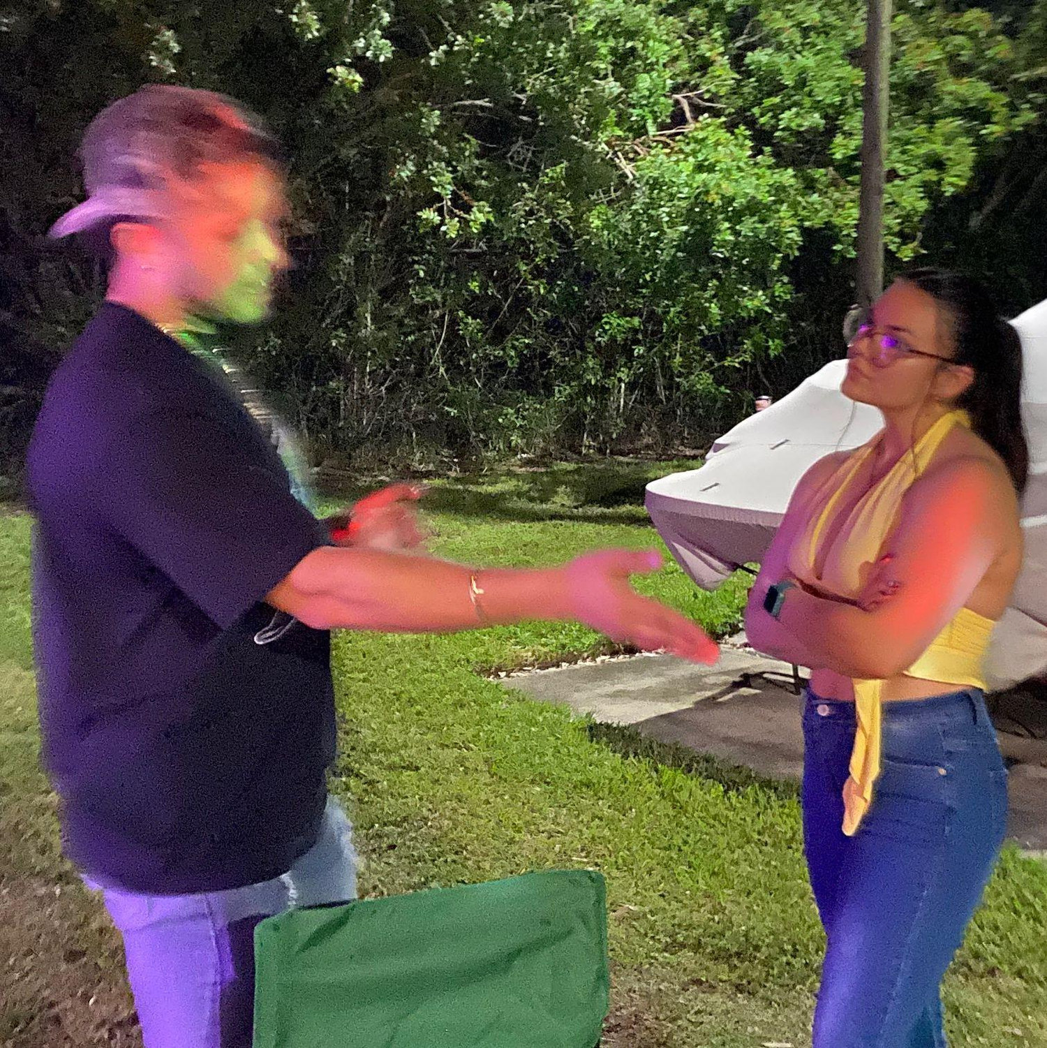 This was the exact moment he told me he could take on a panther. // Este fue el momento exacto en que me dijo que él podía enfrentarse a una pantera.
