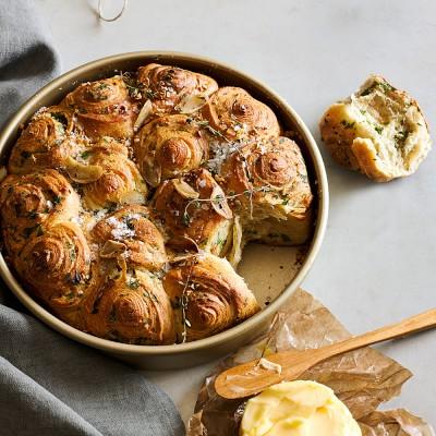 Williams Sonoma Goldtouch® Nonstick Round Cake Pans