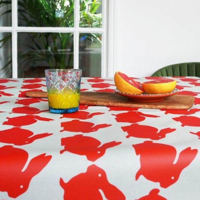 Anorak Kissing Rabbits Coated Cotton Tablecloth
