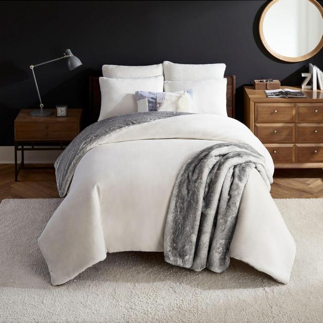 UGG® Coco Dawson 3-Piece Reversible King Duvet Cover Set in Snow