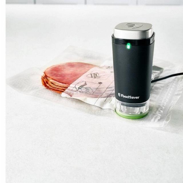 FoodSaver Handheld Vacuum Sealer - FS1110