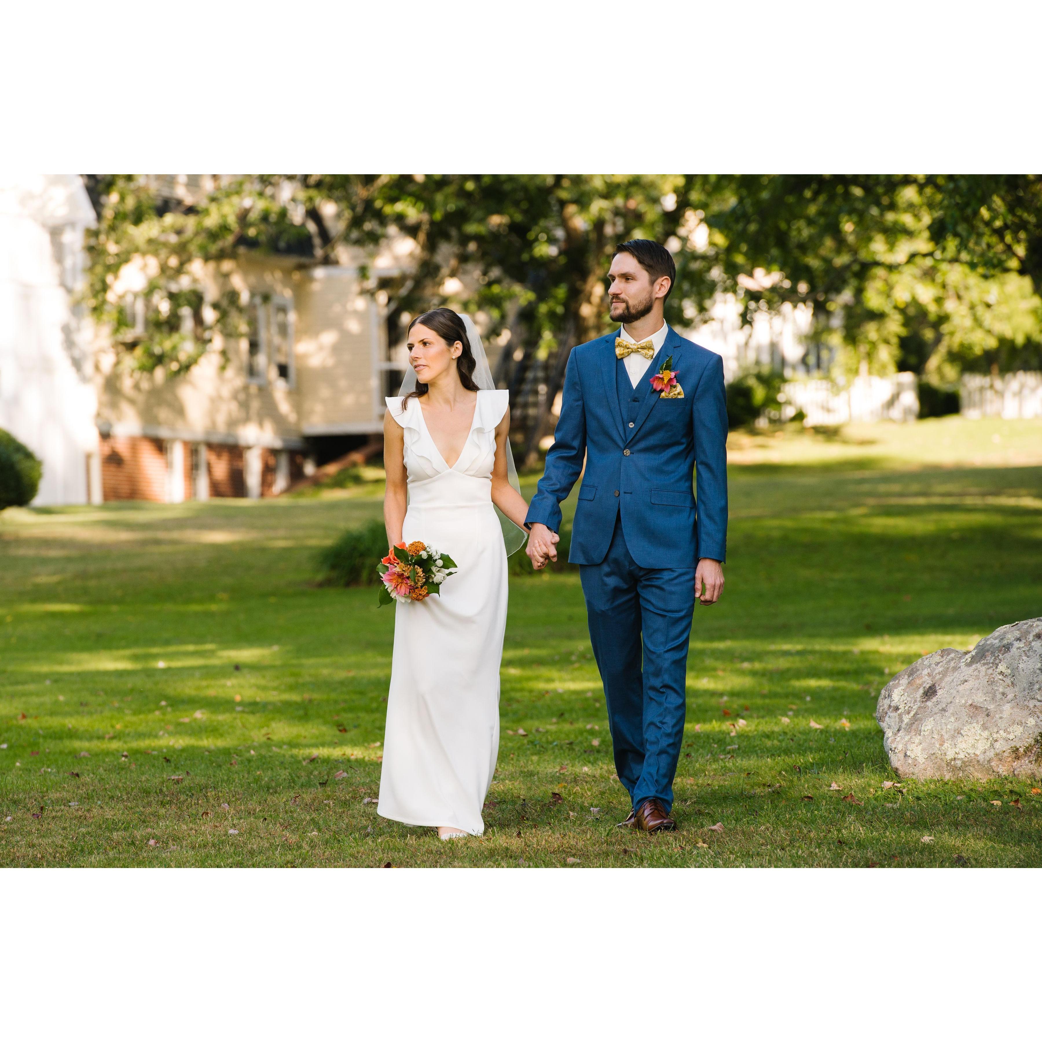 Krista and Jack walk hand in hand together down the back lawn to the ceremony, accompanied by an instrumental version of the song 'Romeo and Juliet' by Dire Straights.