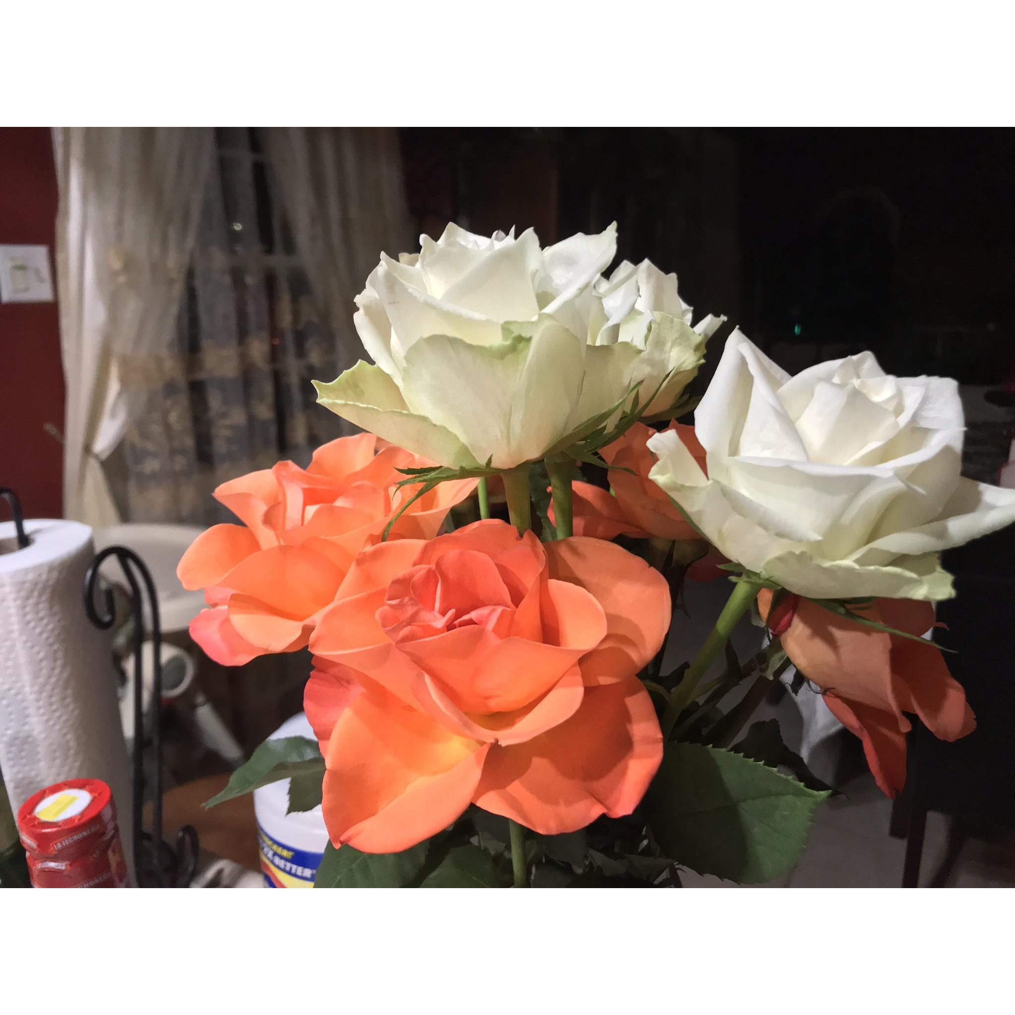 After a month of dating, Miguel generously gifted Artemia roses.
12.15.2017
